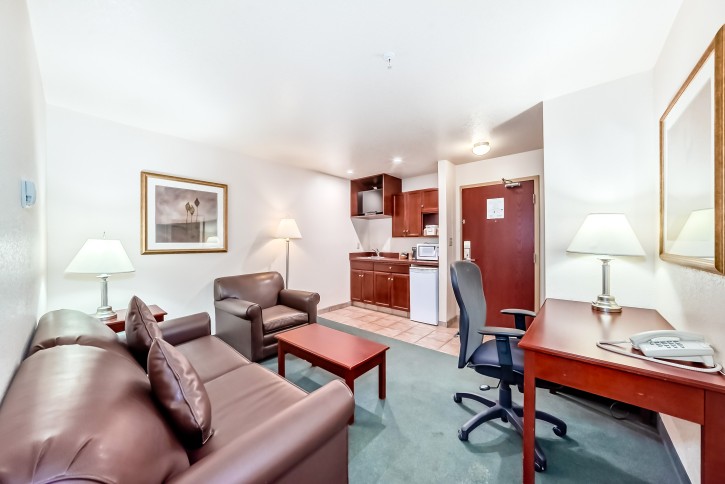 grande cache inn & suites executive business suite queen with pullout