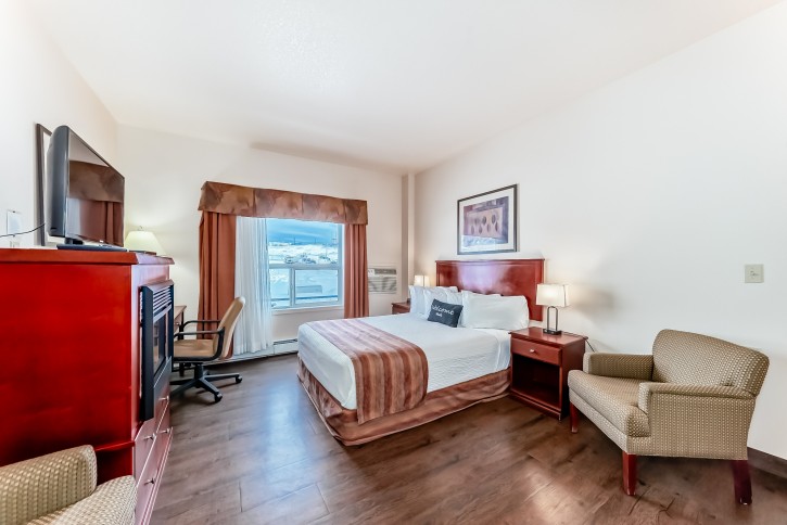 grande cache inn & suites standard single queen room