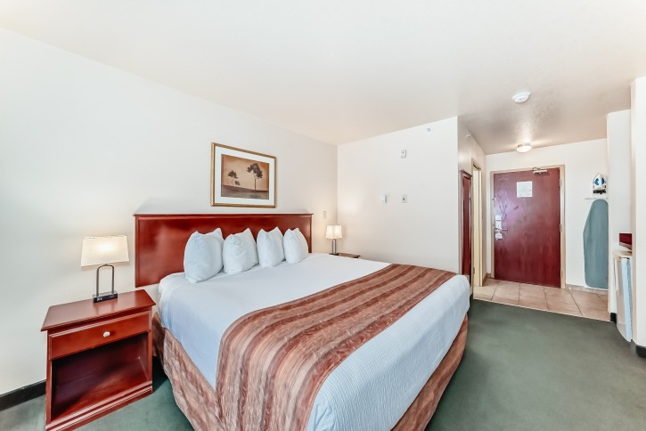 grande cache inn & suites king executive room