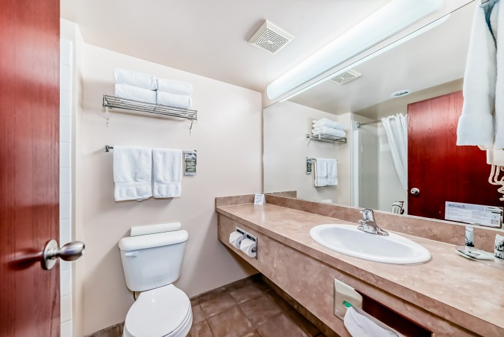 grande cache inn & suites standard single queen room