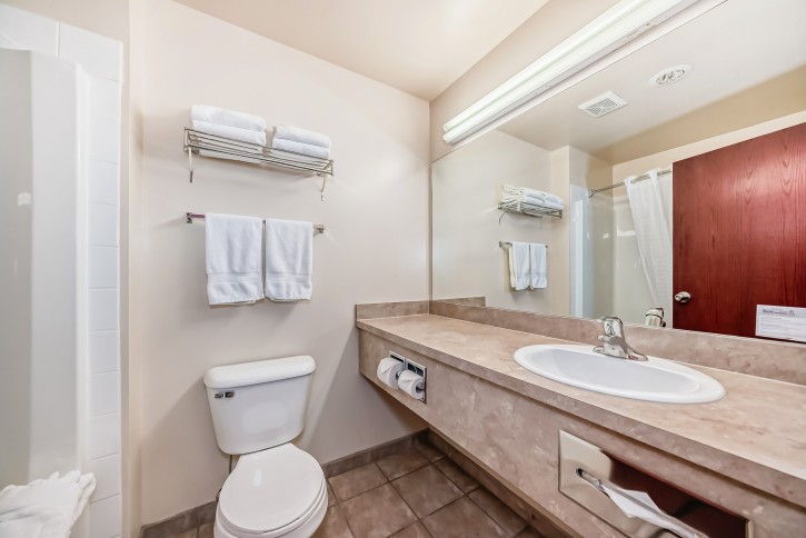 grande cache inn & suites king jacuzzi executive room