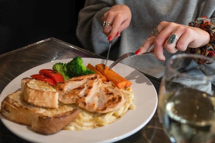 grande cache inn & suites smoky river grill