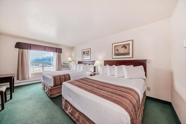 grande cache inn & suites double queen room