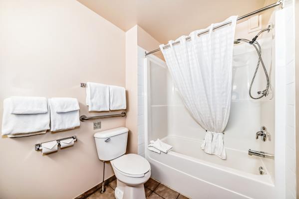 Standard Bedroom Single Queen Room