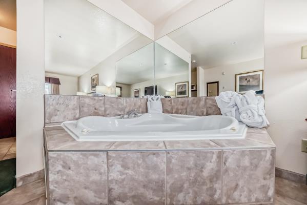 Standard Bedroom Single Queen Room